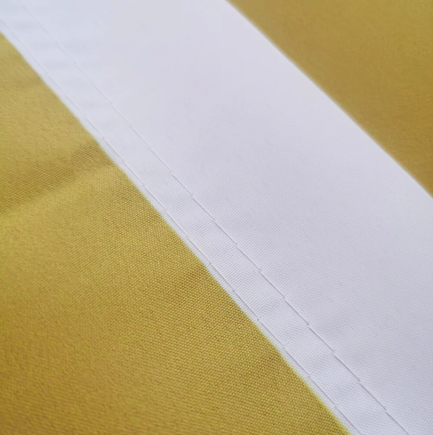 Large Sri Lanka Flag Heavy Duty Outdoor Sri Lankan 90 X 150 CM - 3ft x 5ft - Homeware Discounts